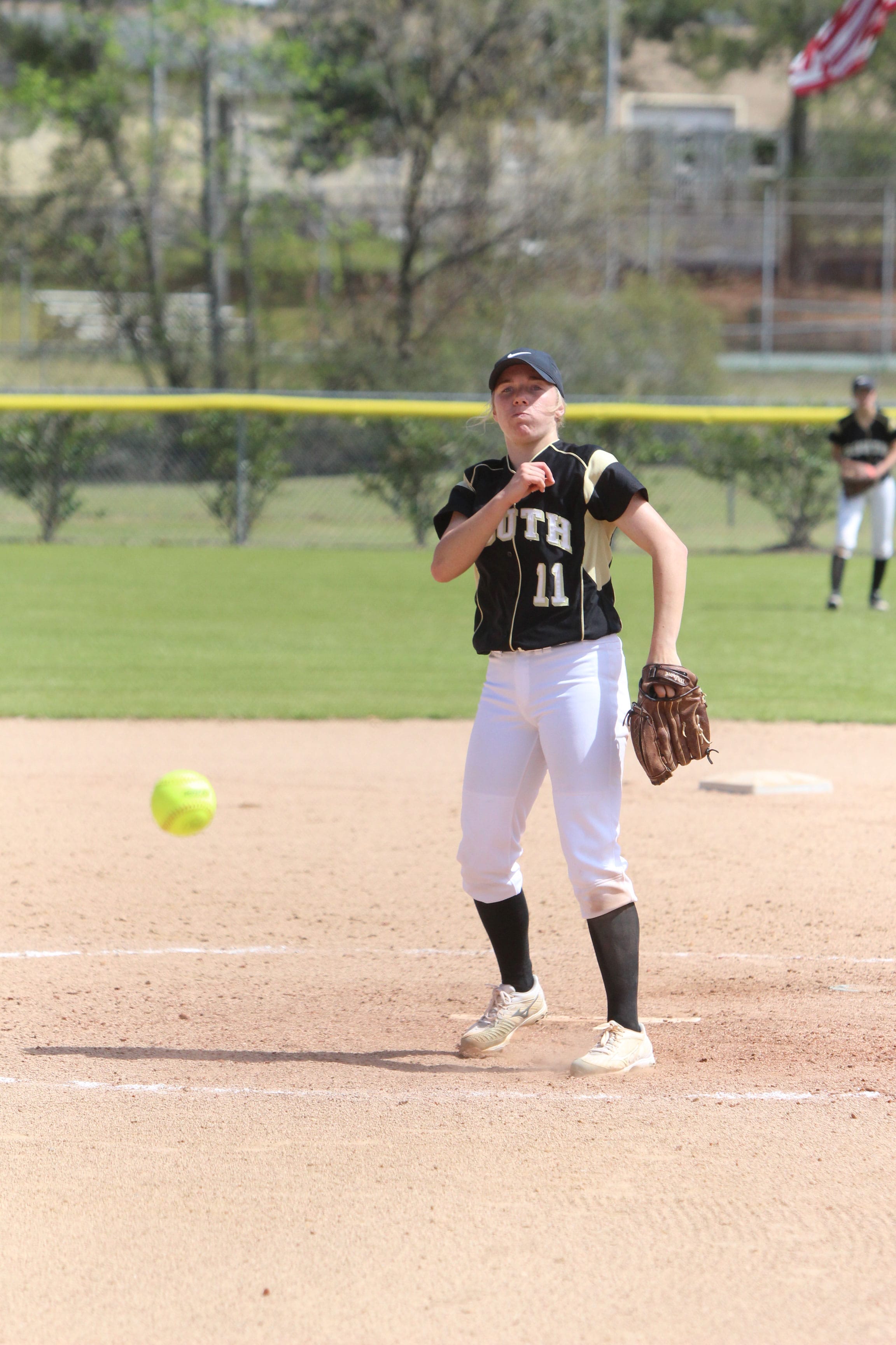 South softball defeats HC, 8-1