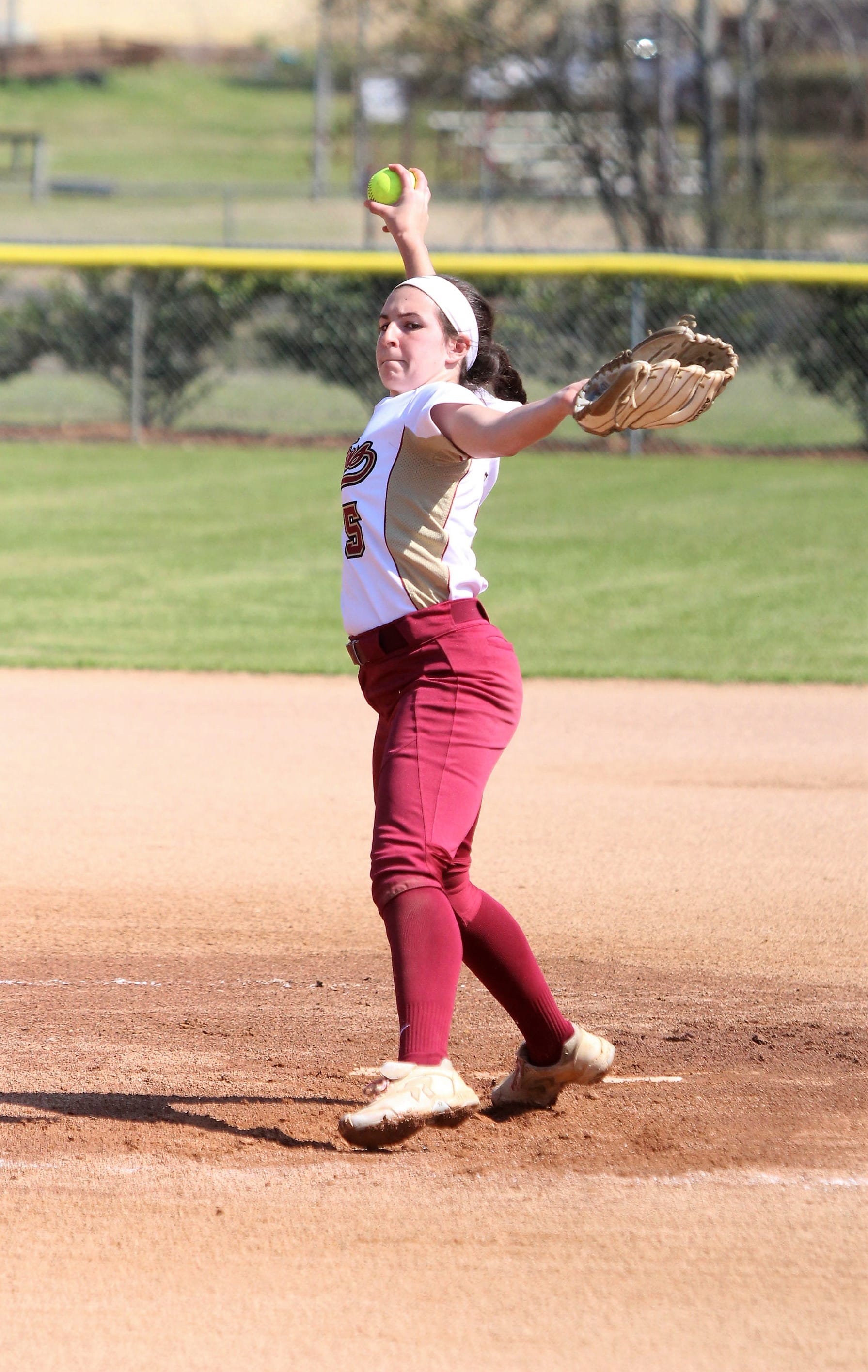 Three softball teams 1-1 at HC