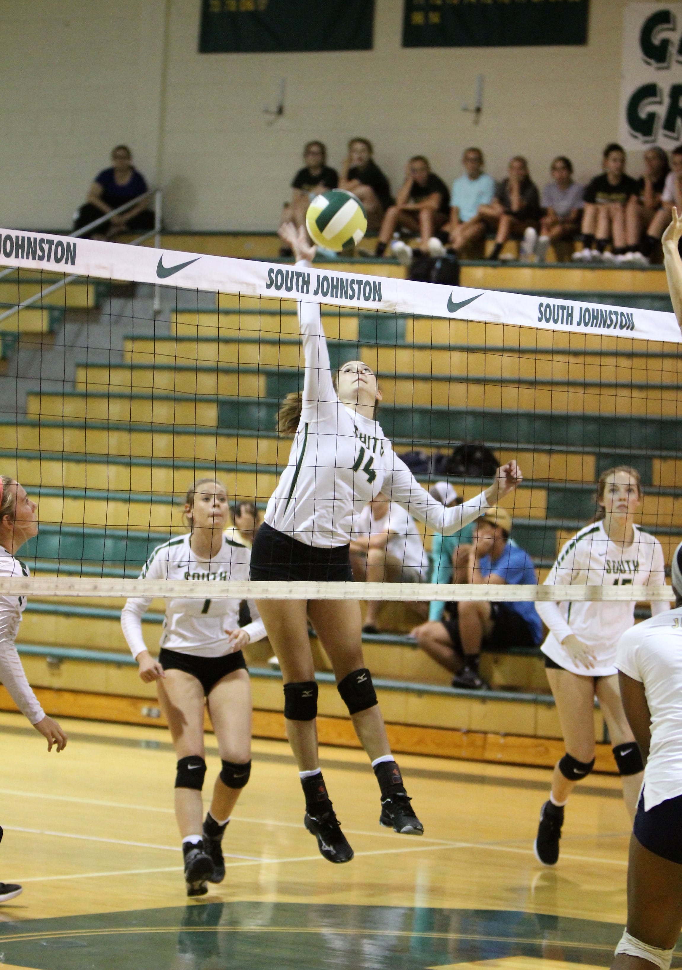 Lee takes volleyball at SJ