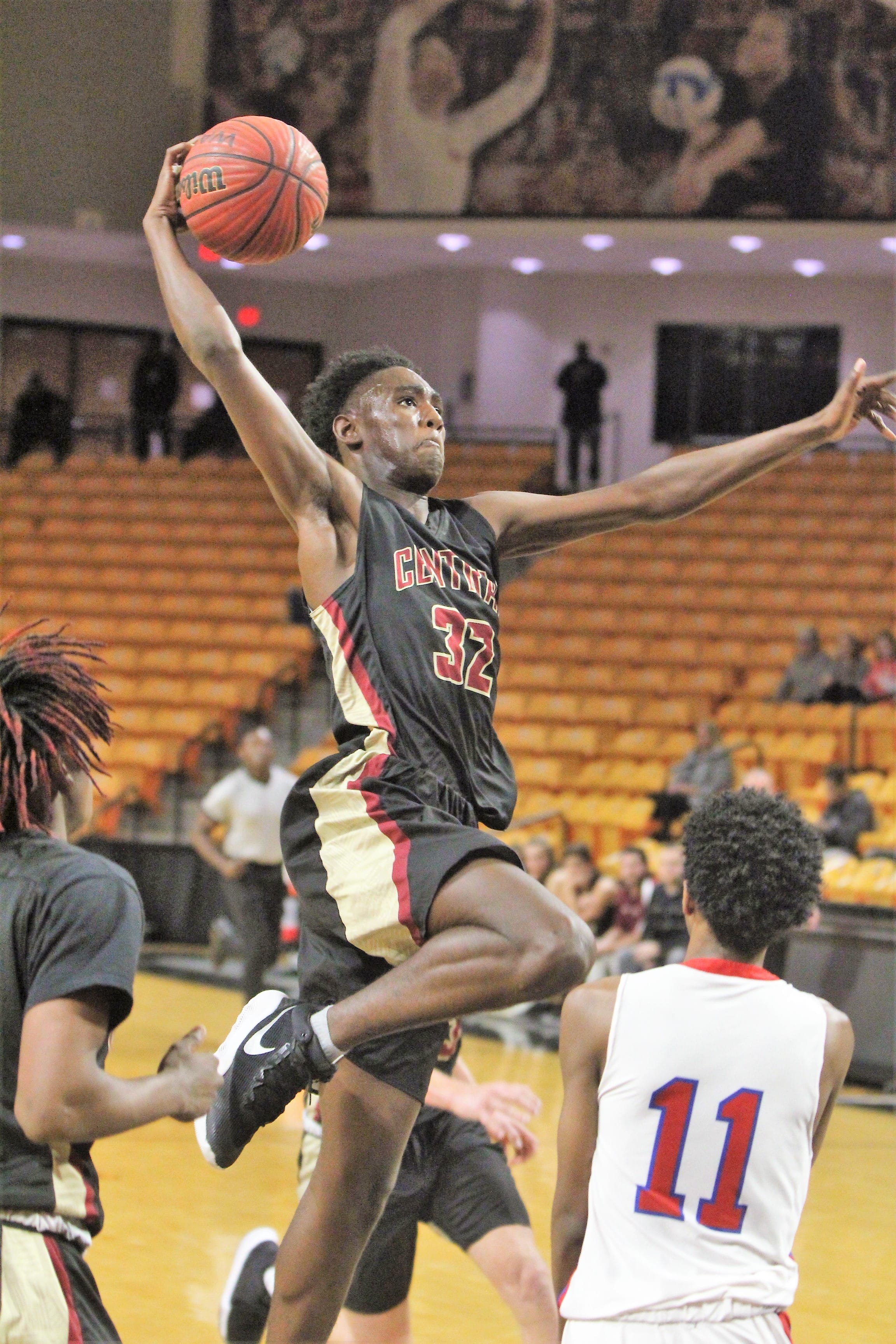 HC boys overcome slow start to top Western, 61-41