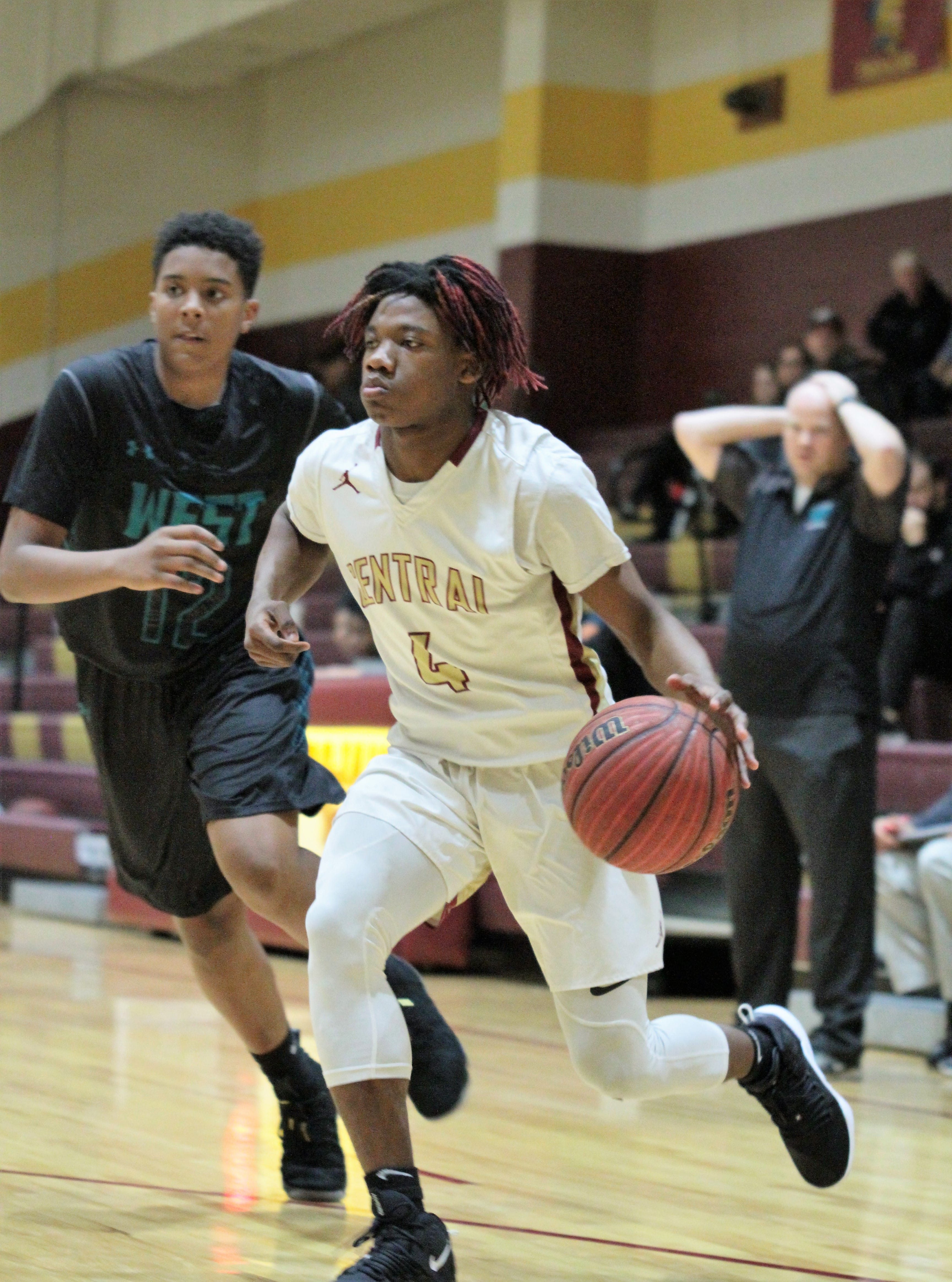 HC sweeps visiting Wildcats