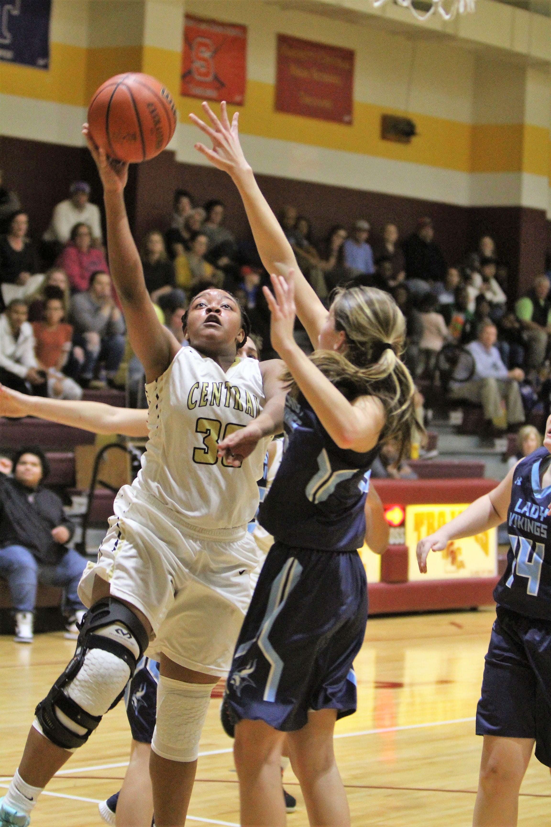 HC sweeps on Senior Night, girls take top seed for Tri-County tourney