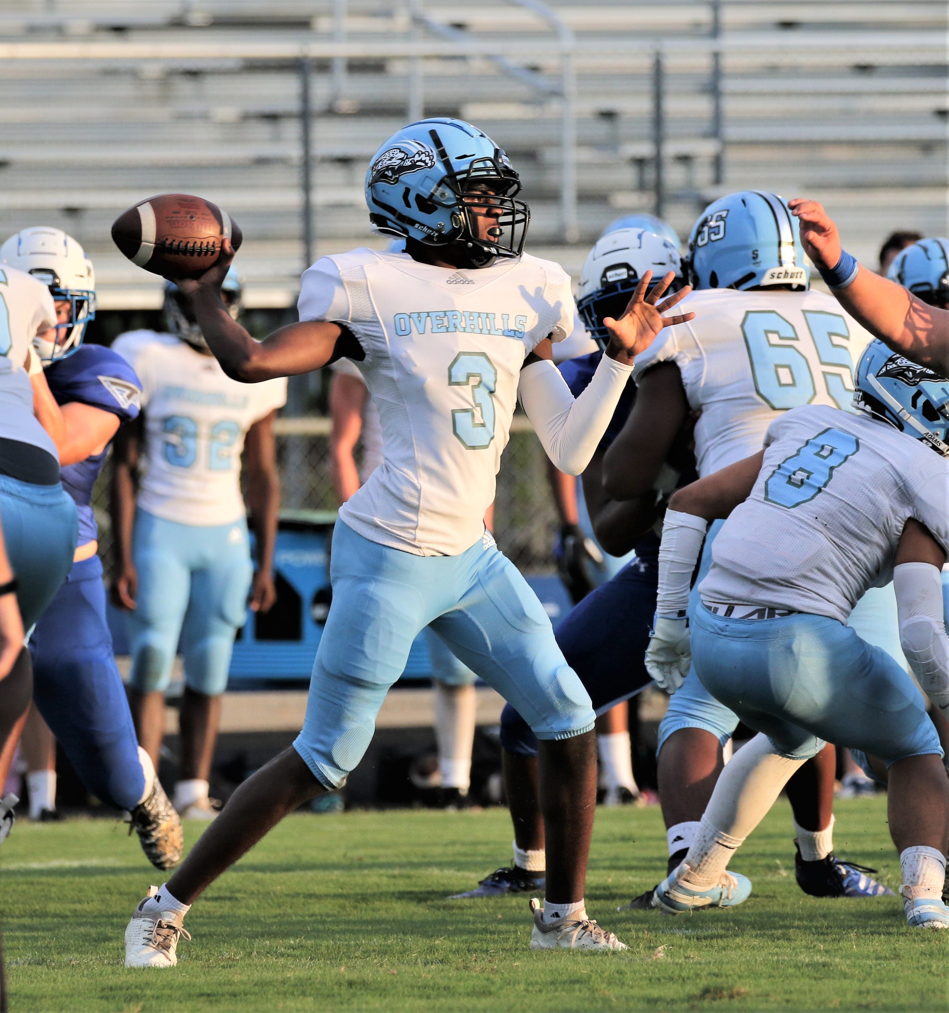 Down 18 in fourth quarter, Overhills overtakes Hawks for 52-48 win