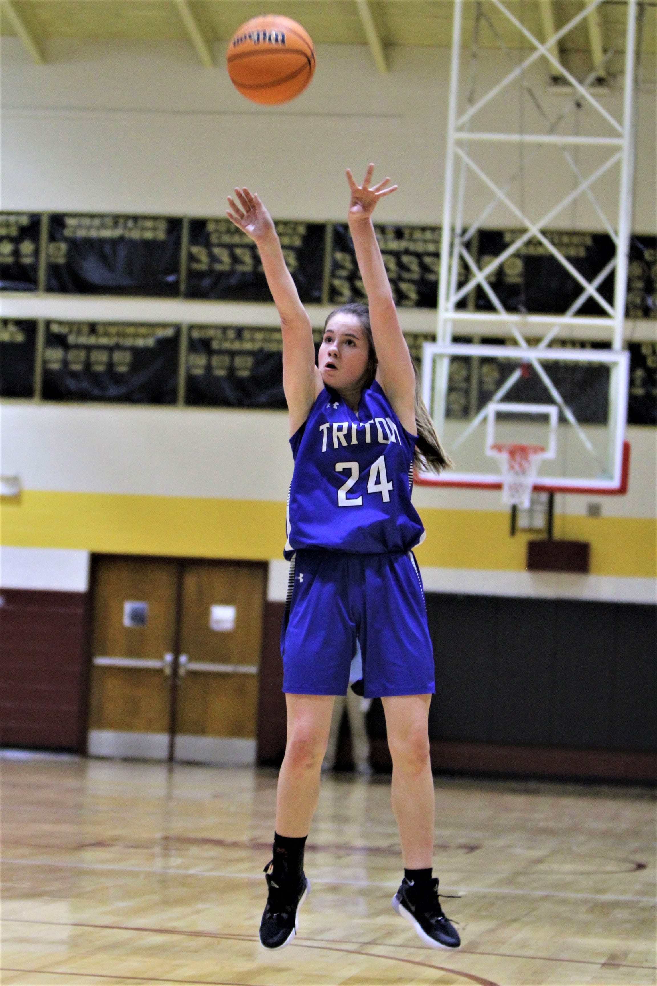 Lady Hawks deliver stunner, stop losing streak to HC