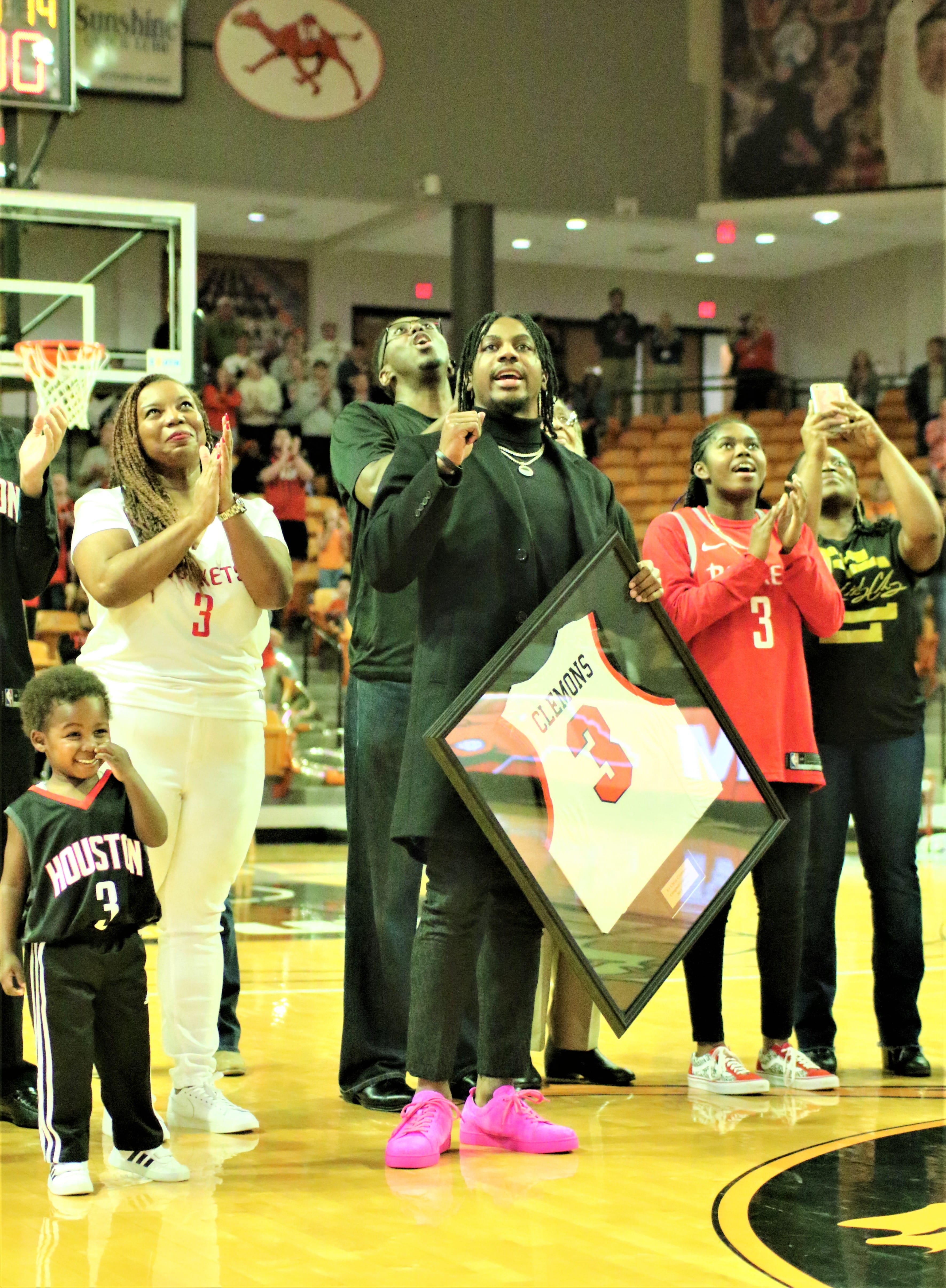Clemons returns as Radford sweeps