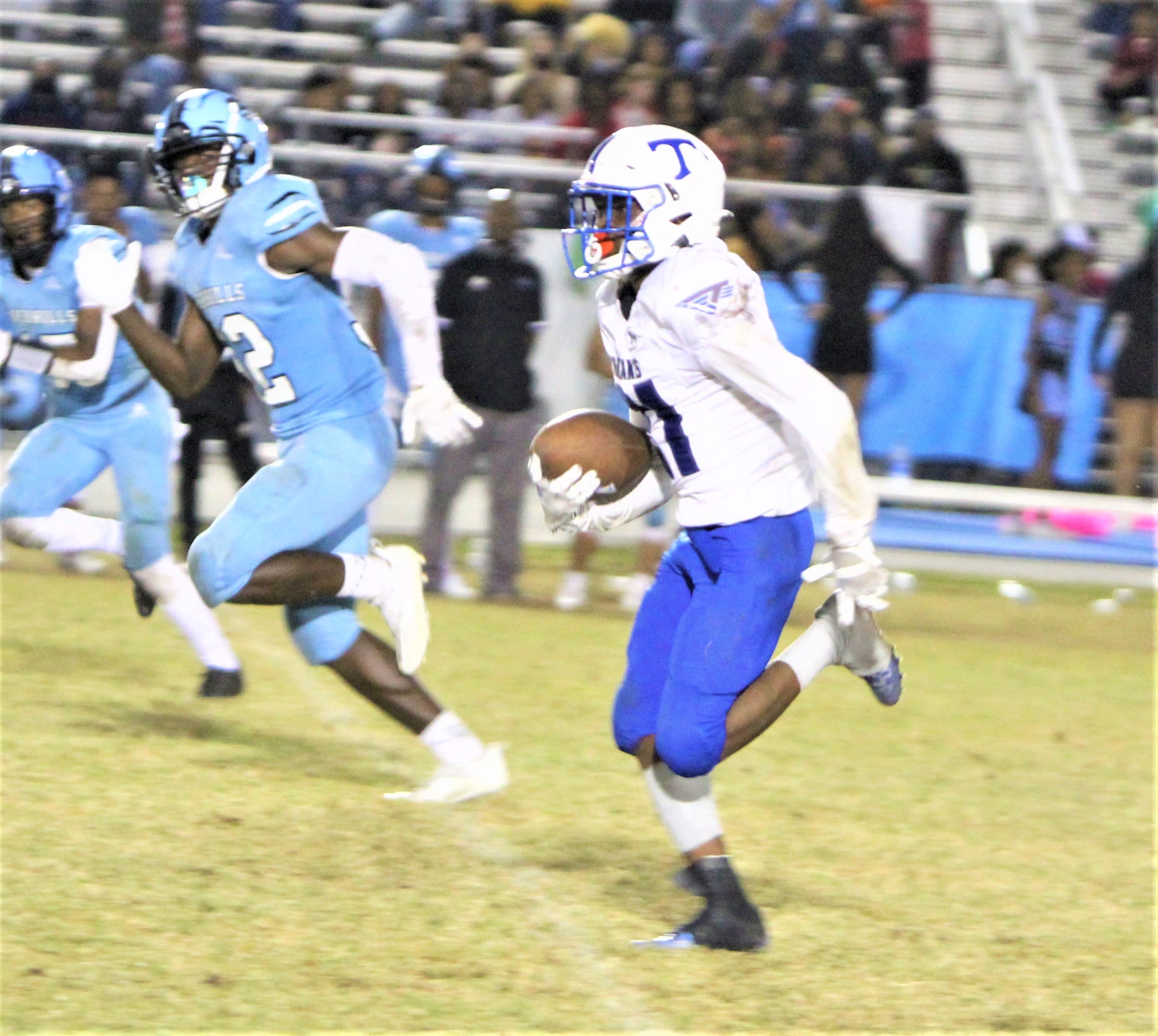 Hawks get the point for win at Overhills, 21-20