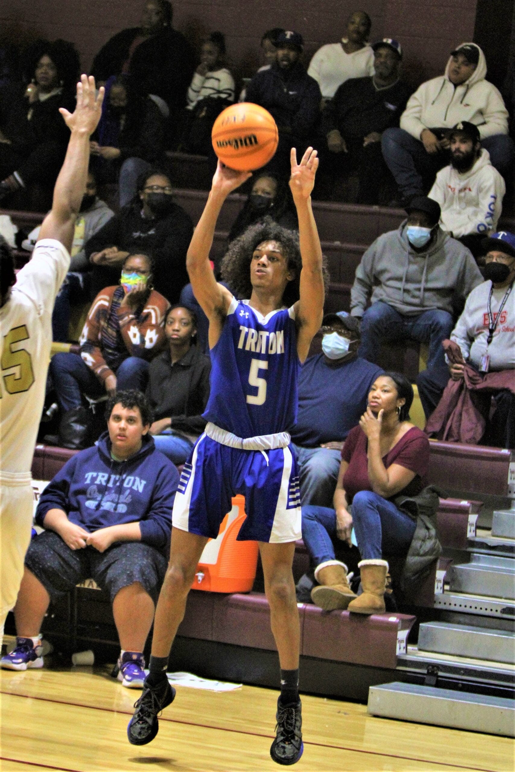 Hawks prevail at Central
