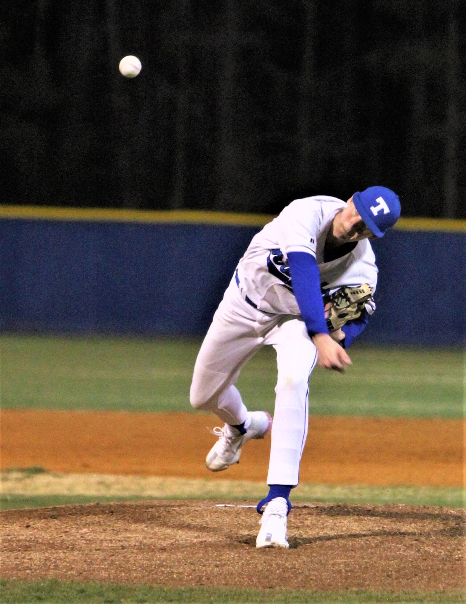 Hawks top Rams, 10-6, in first game