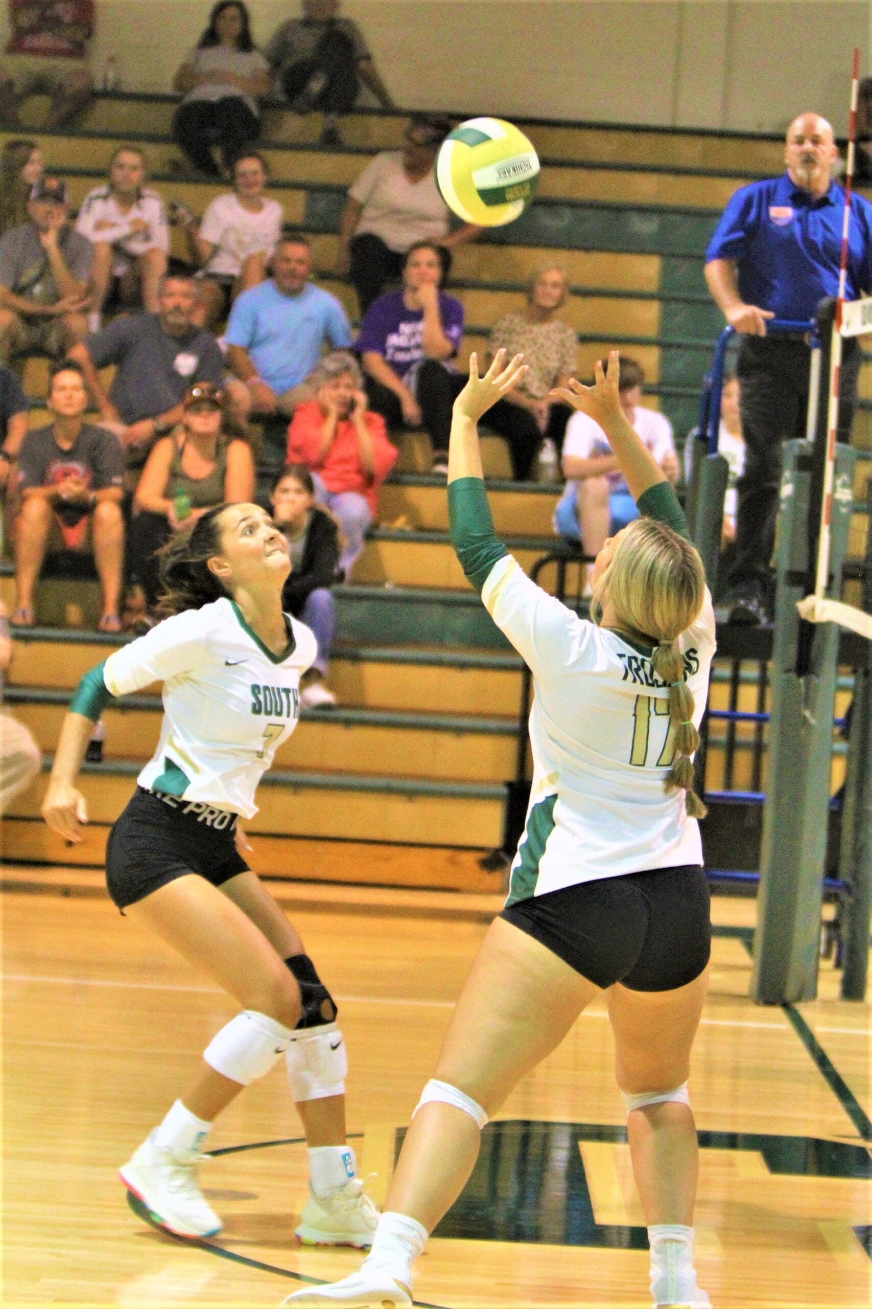 SJ volleyball turns back Central