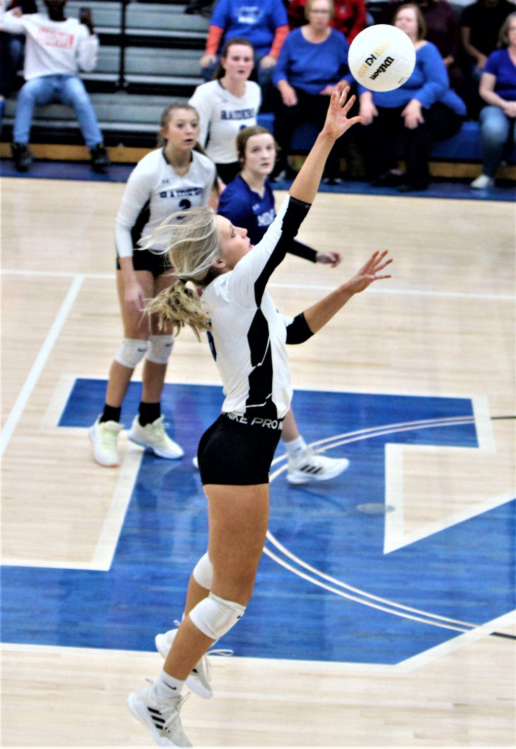 Raiders defeat Whiteville, 3-1, in fourth-round volleyball
