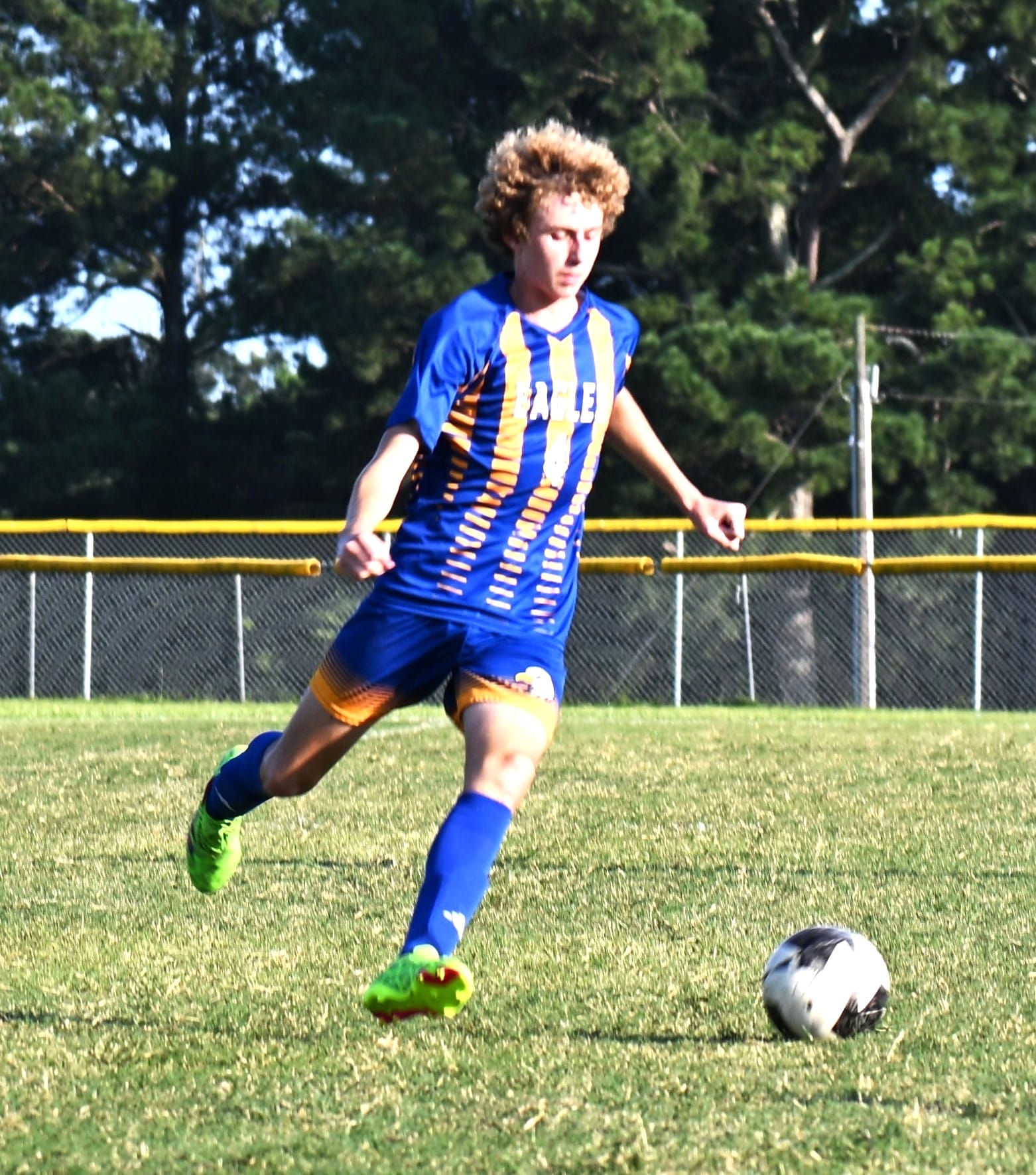 Eagles sweep Defenders in soccer on Monday, CFCA girls tennis edged